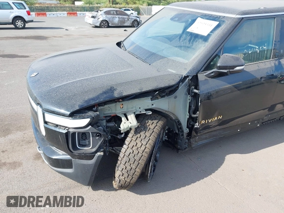 2023 Rivian R1S Adventure z VIN 7PDSGABA8PN020504, wystawiony jako IAAI lot #42025341 z przebiegiem 5989 mil mil oraz . Historia ofert i sprzedaży dostępna na DreamBid. Obrazek 6.