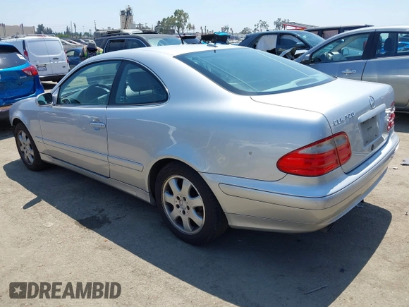 2001 Mercedes-Benz CLK 320/430 z VIN WDBLJ65G51F162092, wystawiony jako IAAI lot #42477861 z przebiegiem 165 725 mil mil oraz . Historia ofert i sprzedaży dostępna na DreamBid. Obrazek 3.