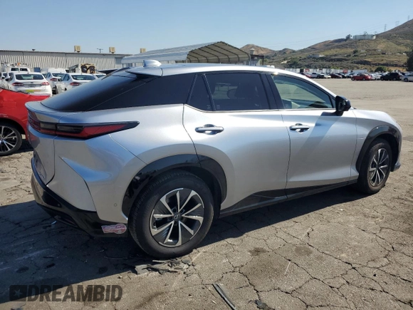 2024 Lexus RZ 300e Premium z VIN JTJABABB6RA002164, wystawiony jako Copart lot #56575245 z przebiegiem 11 687 mil mil oraz Szkoda całkowita • Salvage title. Historia ofert i sprzedaży dostępna na DreamBid. Obrazek 3.