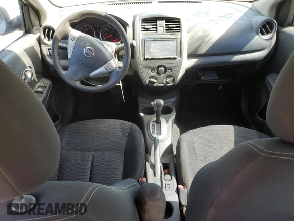 2015 Nissan Versa SV z VIN 3N1CN7AP4FL835049, wystawiony jako Copart lot #56591975 z przebiegiem 153 724 mil mil oraz Szkoda całkowita • Salvage title. Historia ofert i sprzedaży dostępna na DreamBid. Obrazek 8.