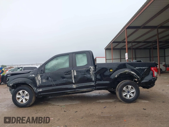 2017 Ford F-150 XL z VIN 1FTEX1C82HKE48197, wystawiony jako IAAI lot #41954267 z przebiegiem 72 946 mil mil oraz . Historia ofert i sprzedaży dostępna na DreamBid. Obrazek 14.