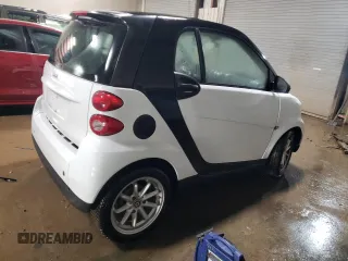 2009 Smart fortwo Pure z VIN WMEEJ31X69K258431, wystawiony jako Copart lot #43870485 z przebiegiem 64 935 mil mil oraz Szkoda całkowita • Salvage title. Historia ofert i sprzedaży dostępna na DreamBid. Obrazek 3.