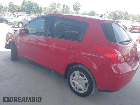 2011 Nissan Versa S z VIN 3N1BC1CP0BL505284, wystawiony jako IAAI lot #42375919 z przebiegiem 105 571 mil mil oraz . Historia ofert i sprzedaży dostępna na DreamBid. Obrazek 3.