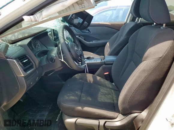 2023 Nissan Rogue S z VIN 5N1BT3AA3PC799012, wystawiony jako Copart lot #56778385 z przebiegiem 33 608 mil mil oraz Szkoda całkowita • Salvage title. Historia ofert i sprzedaży dostępna na DreamBid. Obrazek 7.