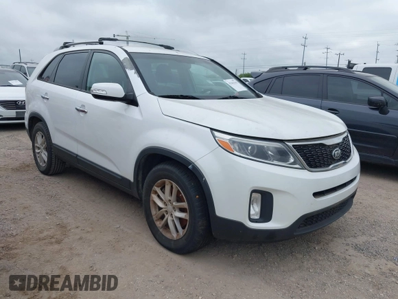 2014 Kia Sorento LX z VIN 5XYKT3A62EG533070, wystawiony jako IAAI lot #42363163 z przebiegiem 121 368 mil mil oraz . Historia ofert i sprzedaży dostępna na DreamBid. Obrazek 1.