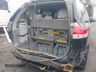 2013 Toyota Sienna LE AAS with VIN 5TDKK3DCXDS365748, listed as a IAAI auction lot 41672203 with 175,563 mi miles. Bid and sale history available at carsss.com. Image 6.