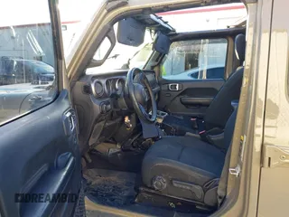 2020 Jeep Gladiator Sport S with VIN 1C6HJTAG0LL169992, listed as a IAAI auction lot 41488773 with Not Provided miles. Bid and sale history available at carsss.com. Image 5.