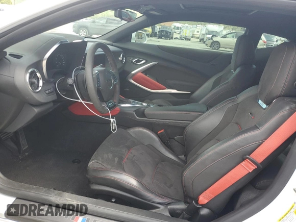 2023 Chevrolet Camaro ZL1 z VIN 1G1FK1R60P0105089, wystawiony jako Copart lot #51272845 z przebiegiem 22 478 mil mil oraz Szkody całkowita. Historia ofert i sprzedaży dostępna na DreamBid. Obrazek 7.
