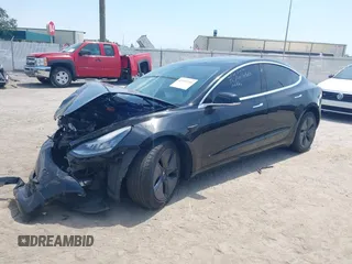 2020 Tesla Model 3 Standard Range Plus z VIN 5YJ3E1EA9LF738102, wystawiony jako IAAI lot #42107744 z przebiegiem 73 294 mil mil oraz . Historia ofert i sprzedaży dostępna na DreamBid. Obrazek 2.