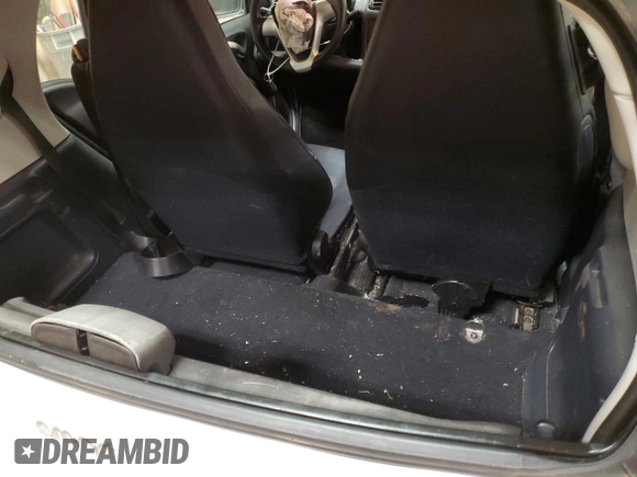 2010 Smart fortwo Pure z VIN WMEEJ3BA7AK418332, wystawiony jako Copart lot #54827925 z przebiegiem 39 972 mil mil oraz Szkoda całkowita • Salvage title. Historia ofert i sprzedaży dostępna na DreamBid. Obrazek 10.