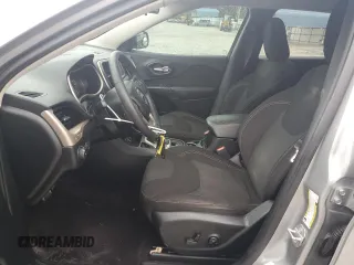 2017 Jeep Cherokee Latitude z VIN 1C4PJLCB6HW507679, wystawiony jako Copart lot #59638945 z przebiegiem 102 853 mil mil oraz Szkoda całkowita • Salvage title. Historia ofert i sprzedaży dostępna na DreamBid. Obrazek 7.