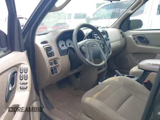 2002 Ford Escape XLT Choice with VIN 1FMYU03152KA93192, listed as a IAAI auction lot 42493314 with 181,962 mi miles and . Bid and sale history available at DreamBid. Image 5.