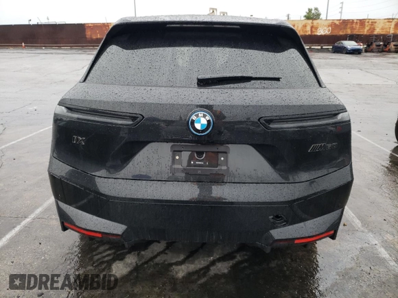 2024 BMW iX M60 z VIN WB533CF06RCR71038, wystawiony jako Copart lot #47573025 z przebiegiem Nie podano mil oraz Szkoda całkowita • Salvage title. Historia ofert i sprzedaży dostępna na DreamBid. Obrazek 6.