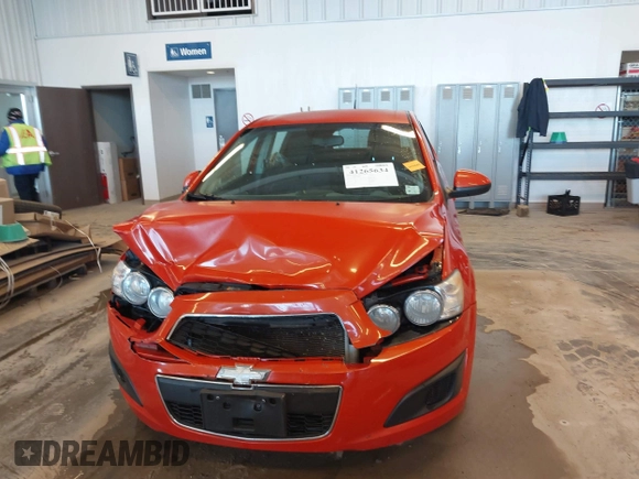 2012 Chevrolet Sonic LT z VIN 1G1JD6SB1C4230890, wystawiony jako IAAI lot #41265634 z przebiegiem 161 886 mil mil oraz . Historia ofert i sprzedaży dostępna na DreamBid. Obrazek 12.