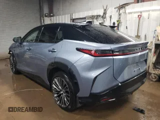 2023 Lexus RZ 450e Premium z VIN JTJAAAAB1PA004373, wystawiony jako Copart lot #48545194 z przebiegiem 21 710 mil mil oraz Szkody całkowita. Historia ofert i sprzedaży dostępna na DreamBid. Obrazek 2.
