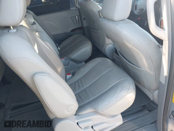 2014 Toyota Sienna XLE z VIN 5TDYK3DC9ES508300, wystawiony jako IAAI lot #41867307 z przebiegiem 93 798 mil mil oraz . Historia ofert i sprzedaży dostępna na DreamBid. Obrazek 8.
