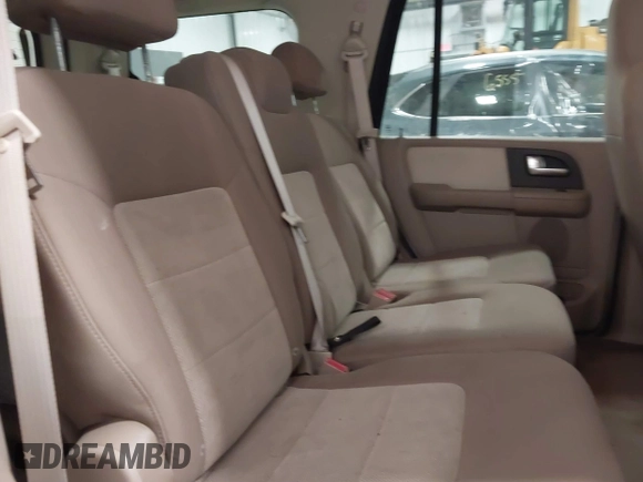 2004 Ford Expedition Special Service with VIN 1FMPU16L34LB27156, listed as a IAAI auction lot 41561202 with 230,318 mi miles. Bid and sale history available at carsss.com. Image 8.