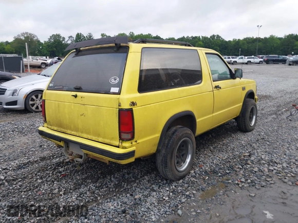 1989 Chevrolet Blazer z VIN 1GNCT18Z7K8226240, wystawiony jako IAAI lot #42367663 z przebiegiem 213 142 mil mil oraz . Historia ofert i sprzedaży dostępna na DreamBid. Obrazek 4.