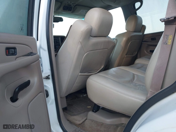2005 Chevrolet Tahoe LT with VIN 1GNEC13T05J219574, listed as a IAAI auction lot 41828368 with 208,408 mi miles. Bid and sale history available at carsss.com. Image 8.