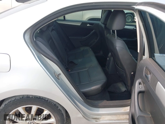 2013 Volkswagen Jetta SE z VIN 3VWDP7AJ0DM365243, wystawiony jako IAAI lot #42400011 z przebiegiem 191 746 mil mil oraz . Historia ofert i sprzedaży dostępna na DreamBid. Obrazek 8.