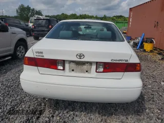 2000 Toyota Camry CE z VIN 4T1BG22K5YU936033, wystawiony jako Copart lot #57636215 z przebiegiem 242 889 mil mil oraz Szkoda całkowita • Salvage title. Historia ofert i sprzedaży dostępna na DreamBid. Obrazek 6.
