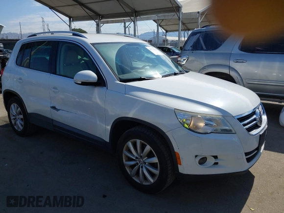 2011 Volkswagen Tiguan SEL with VIN WVGBV7AXXBW554267, listed as a IAAI auction lot 42773354 with 70,547 mi miles and . Bid and sale history available at DreamBid. Image 1.