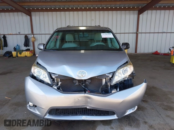 2013 Toyota Sienna XLE AAS z VIN 5TDYK3DC9DS305552, wystawiony jako IAAI lot #42386940 z przebiegiem 64 823 mil mil oraz . Historia ofert i sprzedaży dostępna na DreamBid. Obrazek 13.