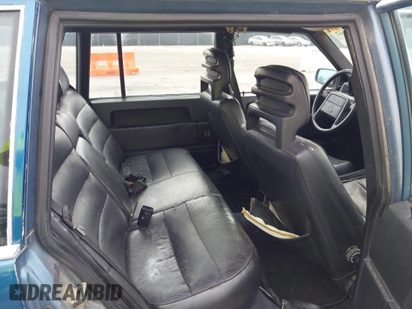 1987 Volvo 740 with VIN YV1FX8845H1175324, listed as a IAAI auction lot 42076862 with 371,211 mi miles. Bid and sale history available at carsss.com. Image 8.