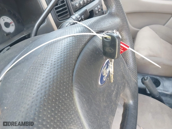 2003 Ford Escape XLS Popular with VIN 1FMYU02103KE20195, listed as a IAAI auction lot 41830663 with 262,580 mi miles. Bid and sale history available at carsss.com. Image 11.
