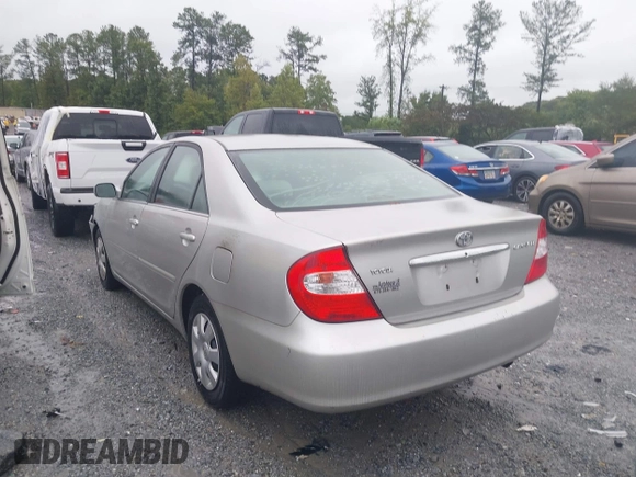 2004 Toyota Camry LE z VIN 4T1BE32KX4U842784, wystawiony jako IAAI lot #40434823 z przebiegiem 119 021 mil mil oraz . Historia ofert i sprzedaży dostępna na DreamBid. Obrazek 3.