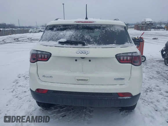 2019 Jeep Compass Latitude with VIN 3C4NJDBBXKT647665, listed as a IAAI auction lot 41327220 with 41,957 mi miles and . Bid and sale history available at carsss.com. Image 16.