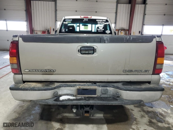 2000 Chevrolet Silverado 1500 LS with VIN 1GCEK14T9YE121960, listed as a Copart auction lot 88673705 with 253,655 mi miles and Salvage Title. Bid and sale history available at carsss.com. Image 6.
