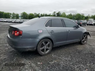 2010 Volkswagen Jetta SEL с VIN 3VWRX7AJ5AM072519, выставлен на аукционе Copart как лот 61594745 с пробегом 260 422 миль миль и Списание • Salvage title. История ставок и продаж доступна на DreamBid. Изображение 3.