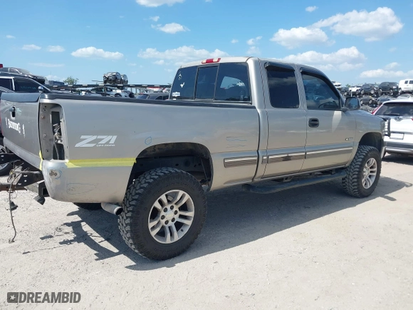 2000 Chevrolet Silverado 1500 Classic Work Truck with VIN 1GCEK19V5YE264057, listed as a IAAI auction lot 41951426 with 251,674 mi miles. Bid and sale history available at carsss.com. Image 4.
