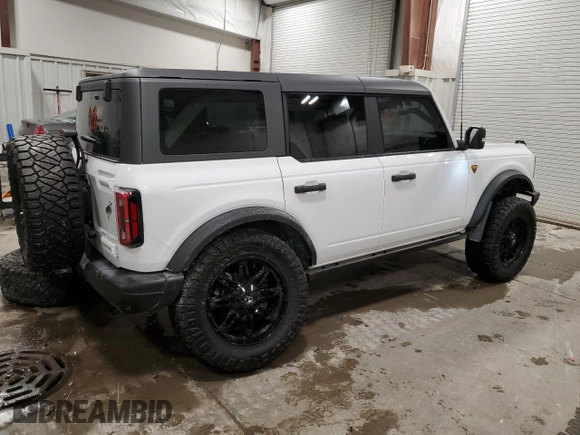 2022 Ford Bronco with VIN 1FMEE5DP2NLB30441, listed as a Copart auction lot 45985755 with 39,241 mi miles and Salvage Title. Bid and sale history available at DreamBid. Image 3.