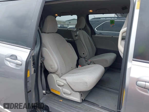 2013 Toyota Sienna LE AAS with VIN 5TDKK3DC0DS300178, listed as a IAAI auction lot 42189800 with 265,568 mi miles and . Bid and sale history available at DreamBid. Image 8.