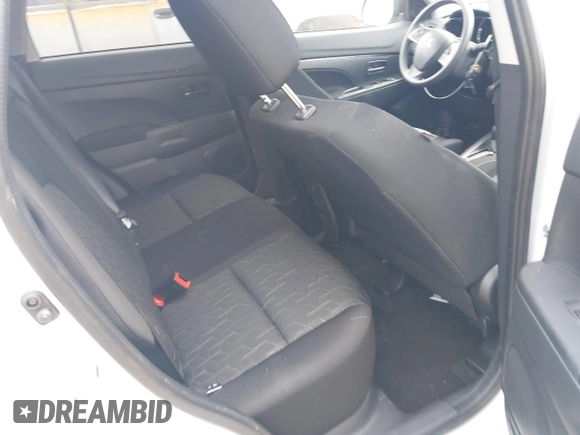 2024 Mitsubishi Outlander S z VIN JA4ARUAU8RU026106, wystawiony jako IAAI lot #42261854 z przebiegiem 5 439 mil mil oraz . Historia ofert i sprzedaży dostępna na DreamBid. Obrazek 8.