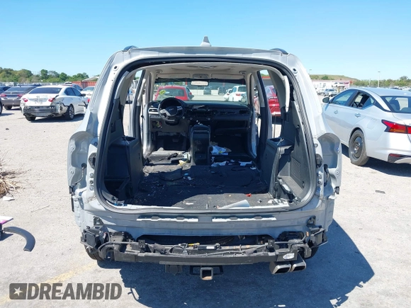 2022 Kia Telluride EX with VIN 5XYP3DHC3NG274032, listed as a IAAI auction lot 41845975 with 53,678 mi miles and . Bid and sale history available at carsss.com. Image 17.
