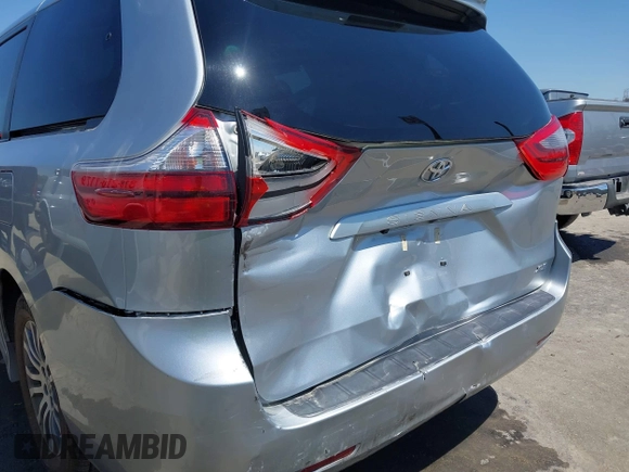 2020 Toyota Sienna XLE Auto Access Seat with VIN 5TDYZ3DC2LS060071, listed as a IAAI auction lot 39987444 with 67,404 mi miles. Bid and sale history available at carsss.com. Image 17.