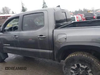 2017 Toyota Tacoma SR5 z VIN 3TMCZ5AN2HM084549, wystawiony jako IAAI lot #41834454 z przebiegiem 143 387 mil mil oraz . Historia ofert i sprzedaży dostępna na DreamBid. Obrazek 15.
