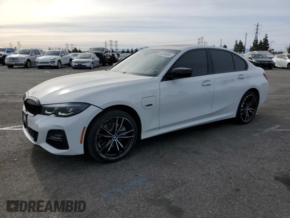 2022 BMW 3 Series 330e with VIN 3MW5P7J00N8C57811, listed as a Copart auction lot 42154045 with 29,705 mi miles and Salvage Title. Bid and sale history available at carsss.com. Image 1.