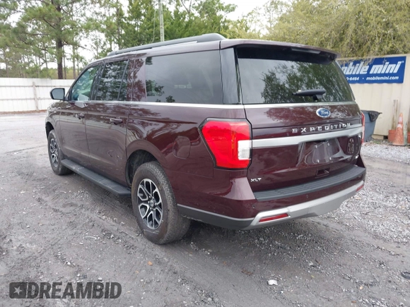 2024 Ford Expedition Max XLT with VIN 1FMJK1J86REA15767, listed as a IAAI auction lot 41922748 with 33,271 mi miles and . Bid and sale history available at DreamBid. Image 3.
