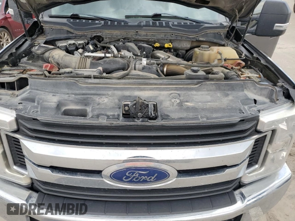 2018 Ford F-250 XL z VIN 1FT7W2BT6JEC77708, wystawiony jako Copart lot #56562595 z przebiegiem 141 567 mil mil oraz Szkoda całkowita • Salvage title. Historia ofert i sprzedaży dostępna na DreamBid. Obrazek 11.
