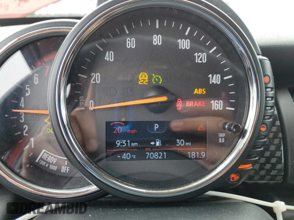 2015 MINI Hardtop 4 Door S z VIN WMWXU3C51F2B56847, wystawiony jako Copart lot #59396195 z przebiegiem 70 821 mil mil oraz Szkoda całkowita • Salvage title. Historia ofert i sprzedaży dostępna na DreamBid. Obrazek 9.