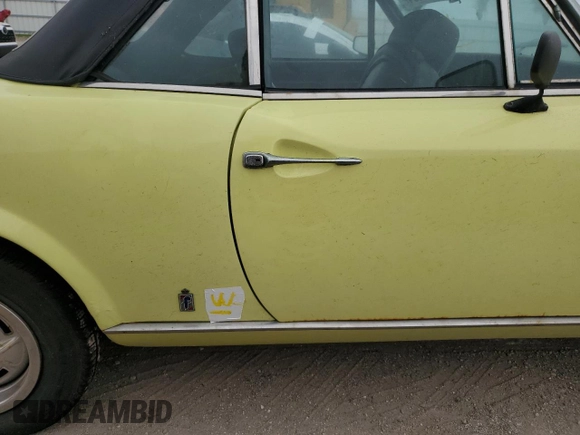 1978 FIAT 124 Spider z VIN 124CS10126825, wystawiony jako Copart lot #75075504 z przebiegiem 94 895 mil mil oraz Szkoda całkowita • Salvage title. Historia ofert i sprzedaży dostępna na DreamBid. Obrazek 12.