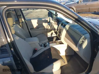 2011 Ford Escape XLT with VIN 1FMCU9DG4BKC30933, listed as a IAAI auction lot 40828476 with 146,808 mi miles. Bid and sale history available at carsss.com. Image 5.