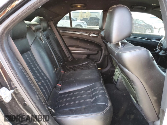 2021 Chrysler 300 S z VIN 2C3CCABG6MH554329, wystawiony jako Copart lot #52045545 z przebiegiem 77 377 mil mil oraz Szkoda całkowita • Salvage title. Historia ofert i sprzedaży dostępna na DreamBid. Obrazek 11.