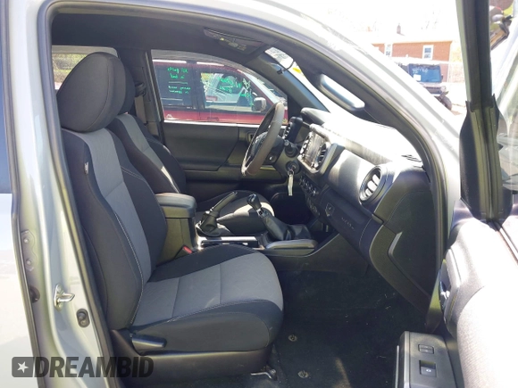 2020 Toyota Tacoma SR5 z VIN 5TFCZ5AN5LX229019, wystawiony jako IAAI lot #41907694 z przebiegiem 79 355 mil mil oraz . Historia ofert i sprzedaży dostępna na DreamBid. Obrazek 5.