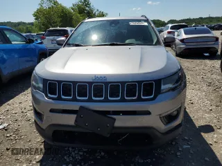 2018 Jeep Compass Latitude z VIN 3C4NJDBB6JT392821, wystawiony jako Copart lot #57628865 z przebiegiem 217 327 mil mil oraz Szkoda całkowita • Salvage title. Historia ofert i sprzedaży dostępna na DreamBid. Obrazek 5.