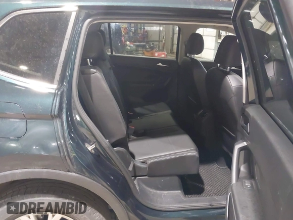 2018 Volkswagen Tiguan SEL with VIN 3VV2B7AX8JM113976, listed as a IAAI auction lot 42310576 with 100,319 mi miles and . Bid and sale history available at DreamBid. Image 8.